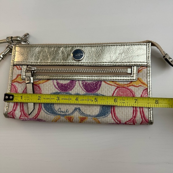 NWOT Coach Signature Hampton Wristlet - Picture 6 of 6